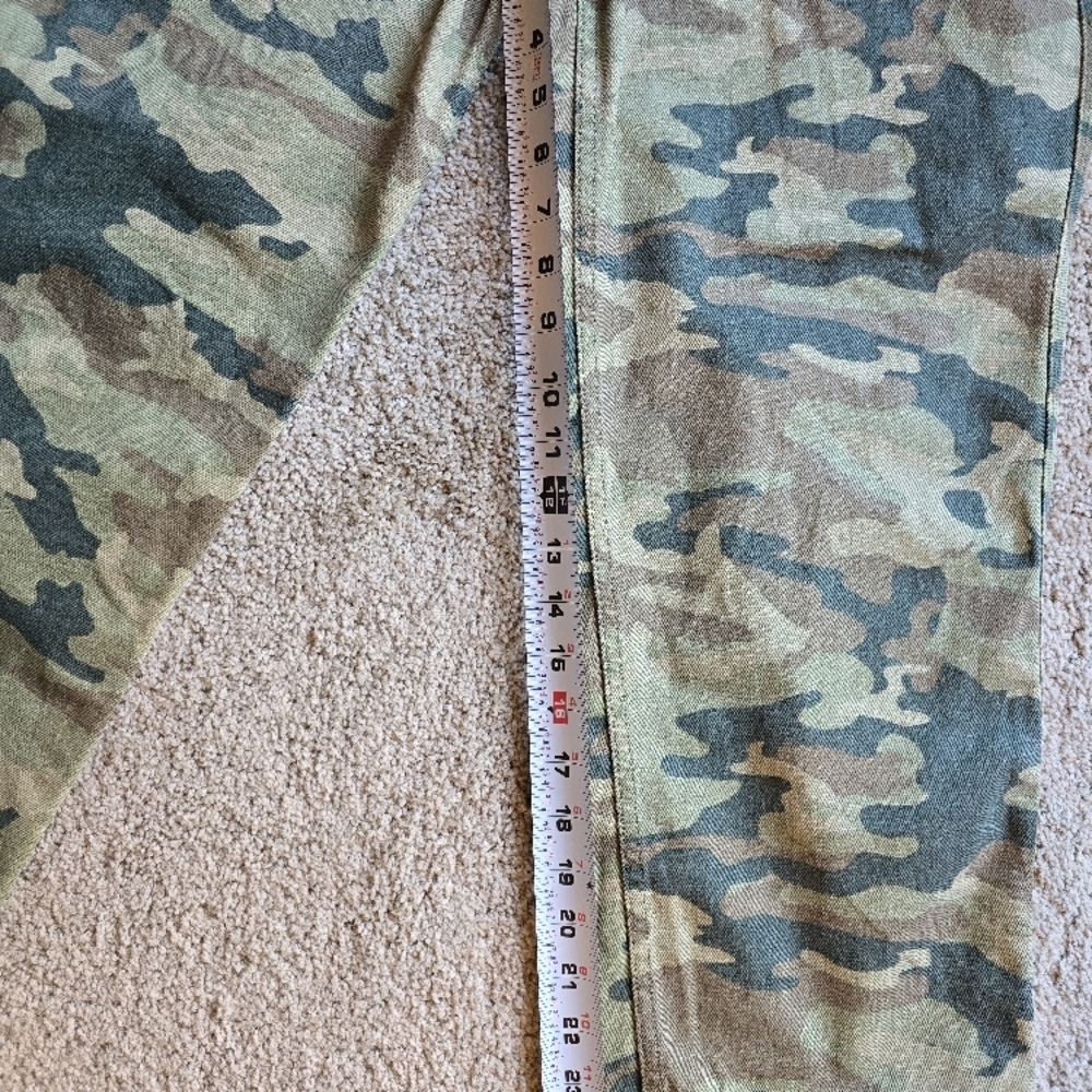 Free People We The Free Remy Camo Print
Cropped Pants - Picture 7 of 7